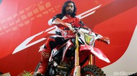 Honda CRF150L akan menjadi pesaing Kawasaki KLX 150.