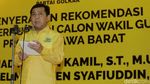 Senyum Semringah Setnov, Daniel Mutaqien dan Ridwan Kamil