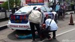 Ibu Ini Pingsan Saat Suaminya Ditilang Polisi