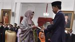 Momen Jokowi Tetapkan Pendiri HMI hingga Ulama NTB Jadi Pahlawan
