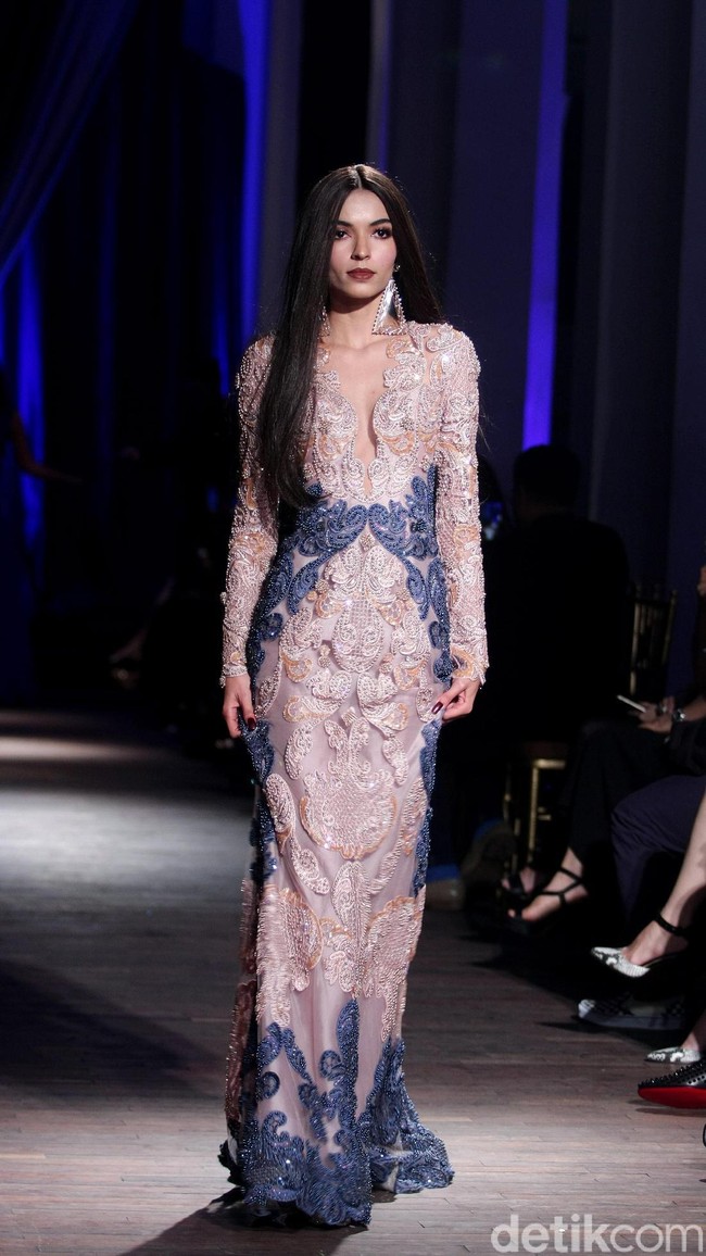 Show tunggal Ivan Gunawan menampilkan koleksi bertemakan Under The Star di The Pallas, SCBD, Jakarta, Rabu (08/10/2017). Foto: Mohammad Abduh/Wolipop