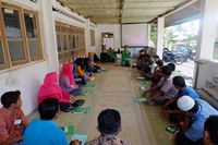 Sampah Menjadi Ladang Rezeki Bagi Pemuda Ini