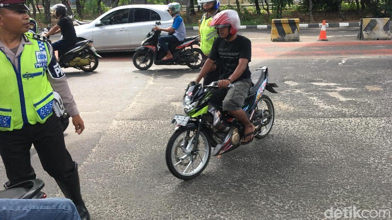 Nazarudin Kena Operasi Zebra: Pajak Mati, SIM Tak Ada, Motor Disita Nazarudin Kena Operasi Zebra: Pajak Mati, SIM Tak Ada, Motor Disita