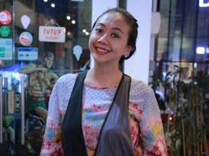 Cerita Asri Welas Bagikan Kacamata untuk Anak Pengidap Katarak