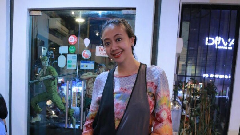 Asri Welas Kepincut Ernest Prakasa Sejak Cek Toko Sebelah Asri Welas Kepincut Ernest Prakasa Sejak Cek Toko Sebelah