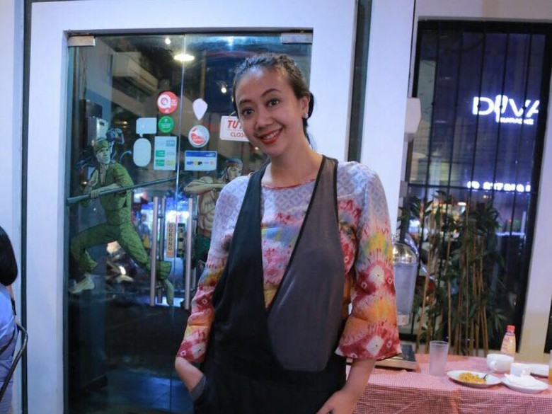 Asri Welas Harus ke Jerman untuk Cari Tahu Penyebab Anaknya Kena Katarak Asri Welas Harus ke Jerman untuk Cari Tahu Penyebab Anaknya Kena Katarak