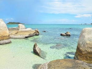 Selain Rumah Kata, Mampirlah ke Pantai Tanjung Tinggi di Belitung