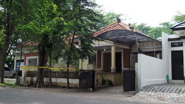 Rumah di Citraland yang dijadikan tempat menimbun obat keras