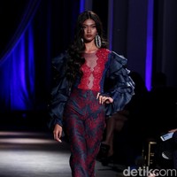 Show tunggal Ivan Gunawan menampilkan koleksi bertemakan Under The Star di The Pallas, SCBD, Jakarta, Rabu (08/10/2017). Foto: Mohammad Abduh/Wolipop