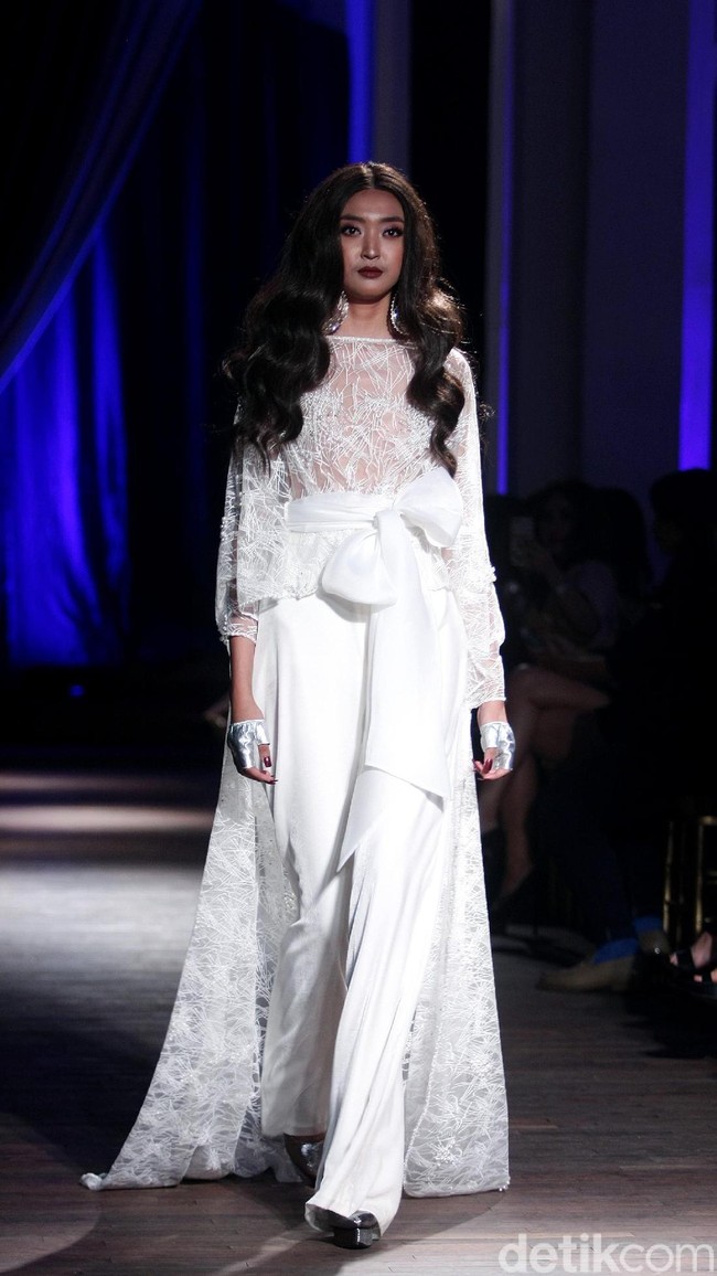 Show tunggal Ivan Gunawan menampilkan koleksi bertemakan Under The Star di The Pallas, SCBD, Jakarta, Rabu (08/10/2017). Foto: Mohammad Abduh/Wolipop