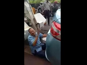 Viral Video Sopir Taksi Meraung-raung Saat Mobilnya Diderek Dishub