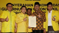 Ridwan Kamil pun memekik semangat dengan teriakan, Hidup Golkar.