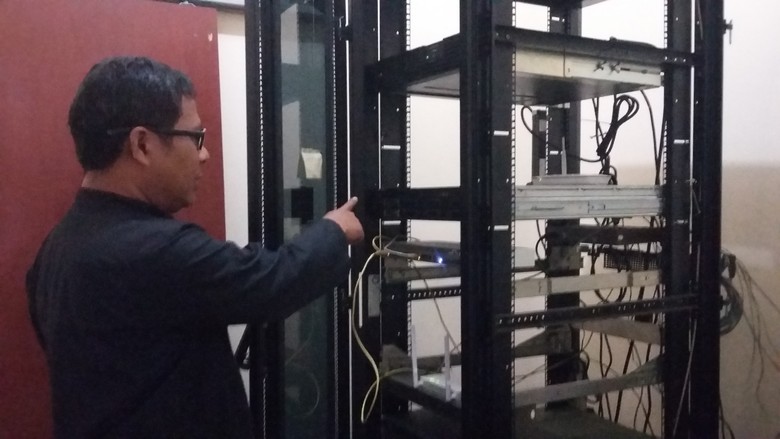 Perekaman e-KTP di Tasikmalaya Dihentikan Akibat Server Rusak Perekaman e-KTP di Tasikmalaya Dihentikan Akibat Server Rusak