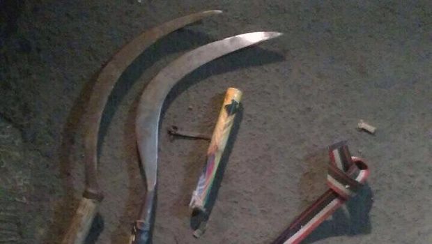 4 Bilah belati disita.