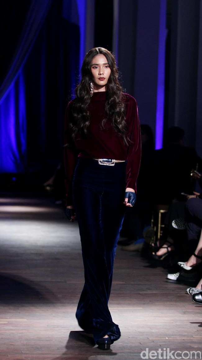 Show tunggal Ivan Gunawan menampilkan koleksi bertemakan Under The Star di The Pallas, SCBD, Jakarta, Rabu (08/10/2017). Foto: Mohammad Abduh/Wolipop