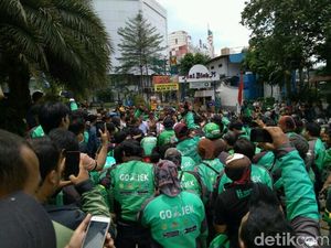 Tuntut Perbaikan Tarif, Driver Demo Kantor Go-Jek