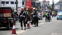 Operasi zebra ini sedikitnya melibatkan puluhan personel gabungan dari pihak kepolisian, TNI dan Dishub.