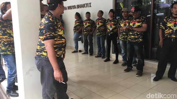 Massa AMPG di DPP Golkar