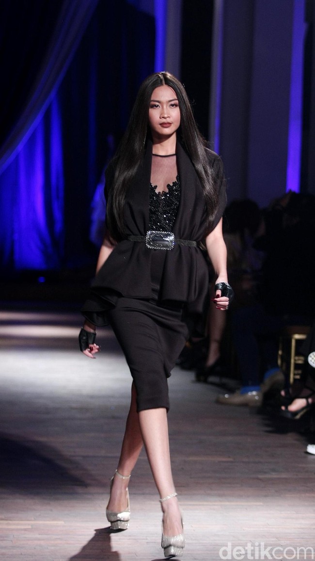 Show tunggal Ivan Gunawan menampilkan koleksi bertemakan Under The Star di The Pallas, SCBD, Jakarta, Rabu (08/10/2017). Foto: Mohammad Abduh/Wolipop