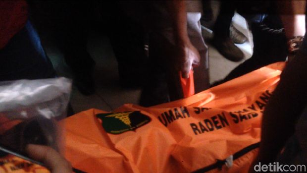 Jasad dr Lety yang Ditembak Suaminya Dibawa ke RS Polri