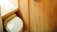 Bahkan rumah kecil ini punya kamar mandi dan toilet yang bekerja dengan baik. Istimewa/boredpanda.