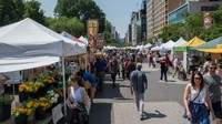 Di trotoar Union Square, New York terdapat beberapa pedagang yang menjajakan beragam benda. Mulai dari bunga hingga makanan. Foto: Internet