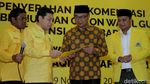 Senyum Semringah Setnov, Daniel Mutaqien dan Ridwan Kamil