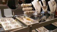 Mutiara tersebut berbentuk kalung yang sangat mewah dan indah. Kalung ini dipamerkan di Indonesia Pearl Festival di Lippo Mal Kemang oleh Lombok NTB Pearl by Riana Meilia.