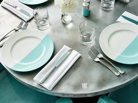 Asyiknya Ngeteh Sambil Ngemil di Kafe Baru Milik Tiffany & Co.