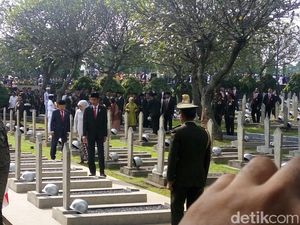 Jokowi-JK Tabur Bunga di Makam Ahmad Yani hingga Pahlawan Tak Dikenal