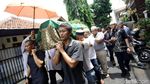 Isak Tangis Keluarga Iringi Pemakaman dr Letty