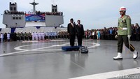 Upacara di atas KRI ini diikuti ratusan peserta dari berbagai unsur seperti veteran, anggota TNI, Polri, PNS dan ormas.