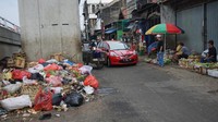 Saat tempat tersebut dilihat pada Jumat (10/11), bau menyengat sesekali tercium di sekitar lokasi. (Karnavino/detikcom)
