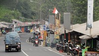 Rencananya Pemerintah Kabupaten Bogor akan menertibkan ratusan kios PKL Liar sepanjang jalur raya puncak bogor dalam waktu dekat. 