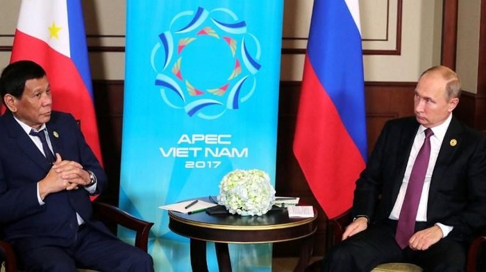 Bertemu Putin, Duterte Berterima Kasih untuk Bantuan Ribuan Senapan