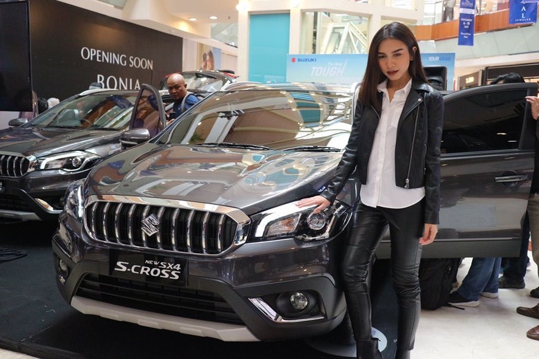 Suzuki SX4 S-Cross terbaru (Foto: Dina Rayanti) Suzuki SX4 S-Cross terbaru (Foto: Dina Rayanti)