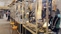 Harga mutiara yang dibanderol tentunya setara dengan kualitas kalung yang diberikan. 
