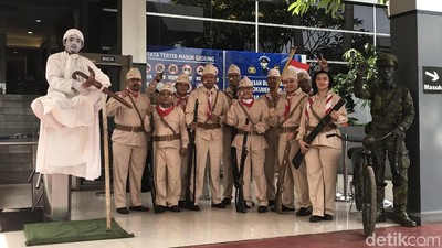 Tanamkan Jiwa Nasionalisme, Polisi Pakai Kostum Pejuang Kemerdekaan