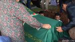 Tangis Keluarga di Pusara dr Letty yang Tewas Ditembak