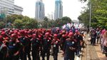 Penampakan Buruh yang Long March ke Balai Kota