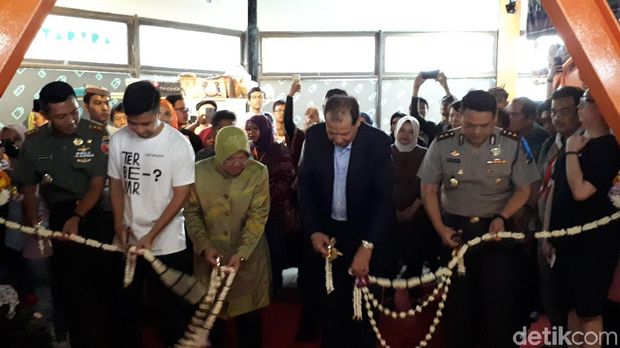 Tri Rismaharini, Chairul Tanjung, dan Vidi Aldiano meresmikan Co-Working Space