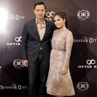 Annisa Pohan pernah membuat heboh saat berdebat di Path dengan seorang temannya yang mengkritik suami artis tersebut, Agus Yudhoyono. Kritik diberikan pada Agus usai acara debat Pemilu Pilkada DKI pada Januari 2017. Saat itu Annisa dan sang teman berdebat cukup sengit. Anda pengamat dadakan? Sengaja biar gw baca ya? Sangat tidak beretika.., begitu kata mantan penyiar radio dan presenter berita itu. Gw rasa hati lo juga tau niat lo Menghina paslon lain selain nomor 2...dilihat dr paragraf terakhir...padahal lo bisa di inner circle aja komennya...aspirasi urusan masing-masing...tp kal keluarga gw itu jadi urusan gw, tulis Annisa lagi seraya menegaskan bahwa dirinya membela keluarganya yaitu sang suami. Foto: Dok. Instagram