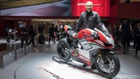 Pengembangan Panigale V4 dilakukan atas kerja sama yang erat dengan Ducati Corse.