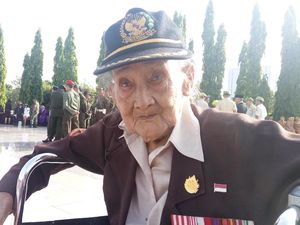Mbah Patmo Sang Perawat Zaman Perang Cerita Bandung Lautan Api