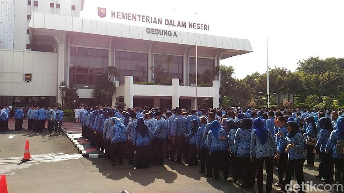 Mendagri Beri Penghargaan ke-15 Kepala Daerah