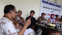 Mereka menolak segala bentuk pelemahan dan kriminalisasi lembaga anti rusuah KPK.