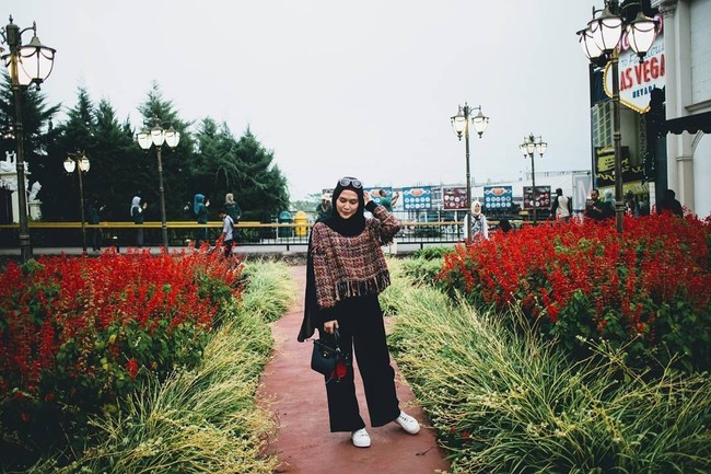 Inge Amelia Nasution diketahui merupakan Anggota DPRP Sumatera Utara. Ia baru berhijab di awal 2017 ini. Foto: Dok. Instagram @ingenst