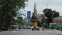 Inilah tugu antikorupsi yang dibangun oleh Pemprov Riau sebagai simbol perlawanan terhadap korupsi. Mirisnya, pembangunan tugu tersebut malah melahirkan 18 koruptor. (Foto: Chaidir Tanjung/detikcom).