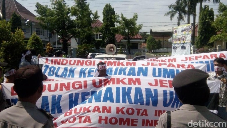 Terancam Perusahaan Modern, Pelaku UMKM Jepara Demo Terancam Perusahaan Modern, Pelaku UMKM Jepara Demo