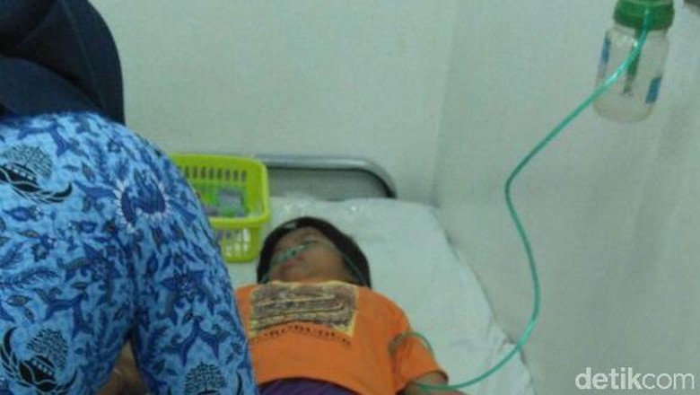 Usai Makan Mi Instant, 14 Siswa SD di Kudus Dilarikan ke Rumah Sakit Usai Makan Mi Instant, 14 Siswa SD di Kudus Dilarikan ke Rumah Sakit